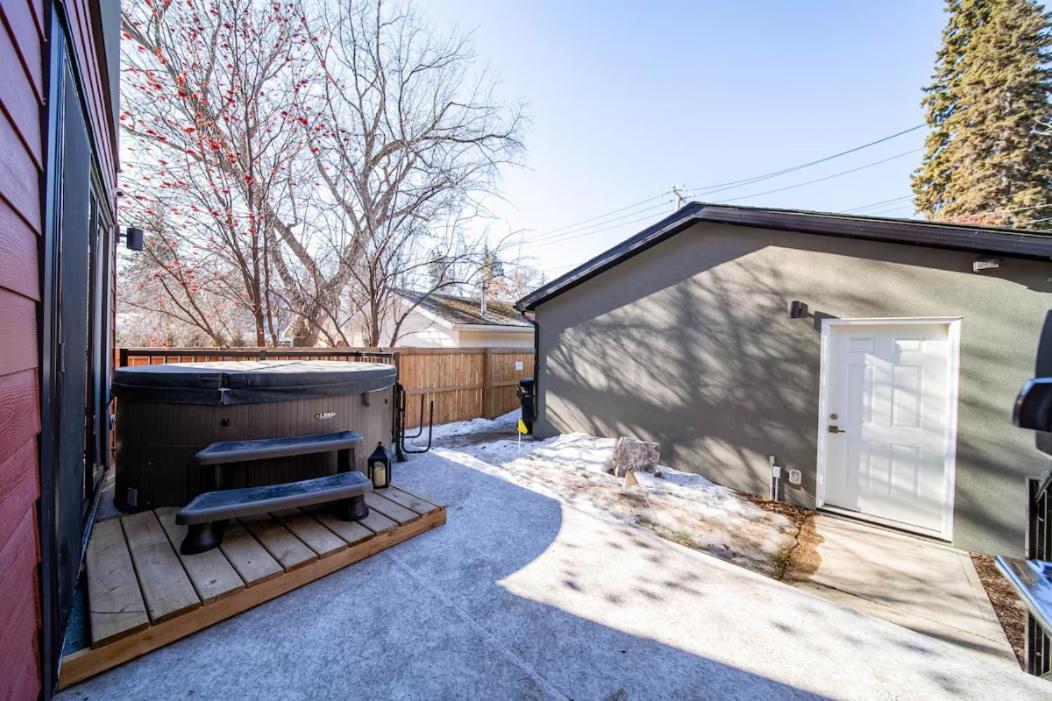 5br-luxury Retreat-hot Tub-king Bed-rogers Place-dt * Edmonton