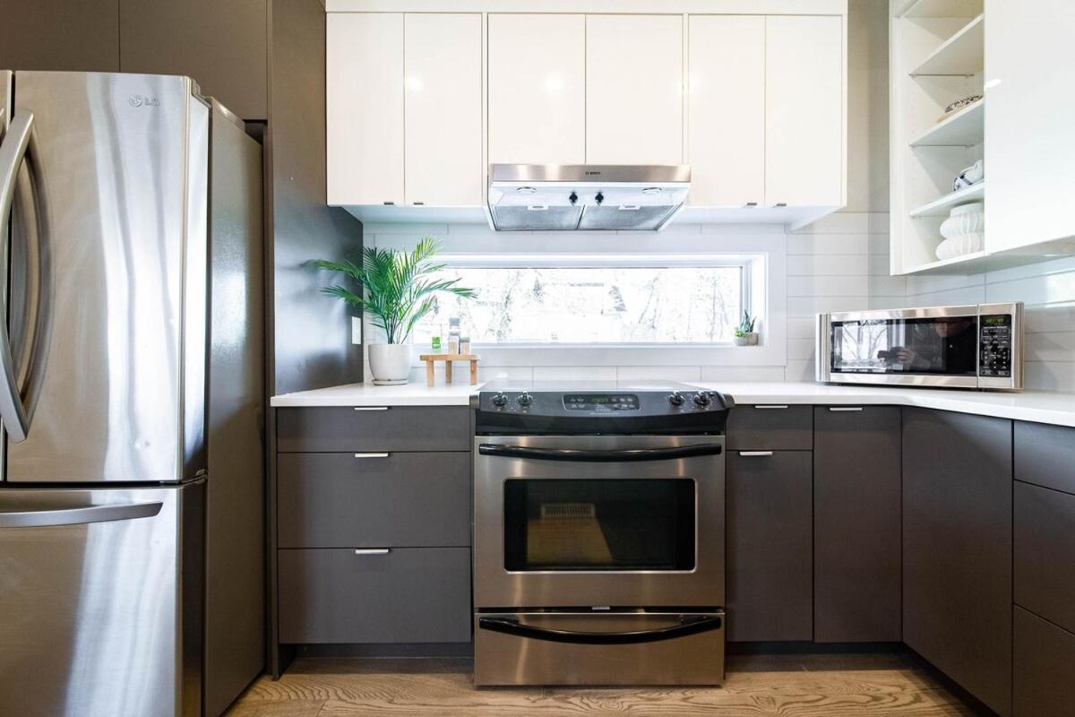 5br-luxury Retreat-hot Tub-king Bed-rogers Place-dt Apartment Edmonton