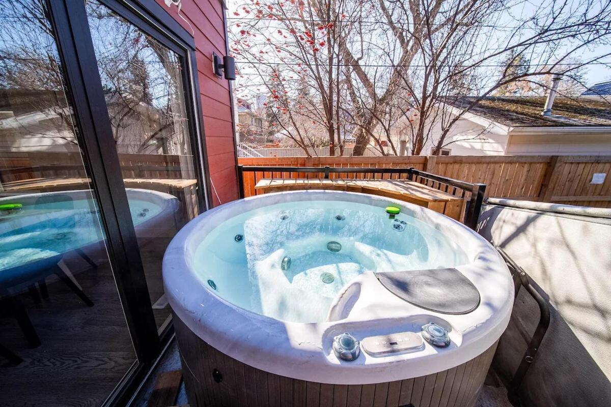 5br-luxury Retreat-hot Tub-king Bed-rogers Place-dt Edmonton